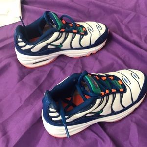 kids nike shoes (girls youth)